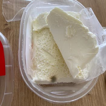 Duranlar Süt Duranlar Marka Rulo Kaymak STT Geçmemesine Rağmen Küflenmiş