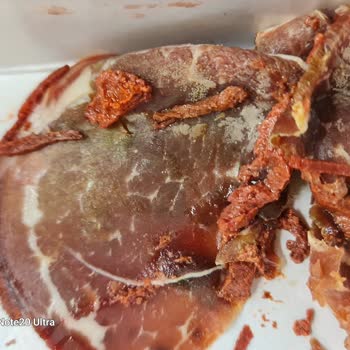 Şahin Sucukları Buzdolabında Küflenmiş Pastırma Şikayeti