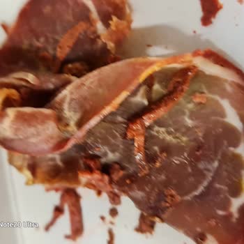 Şahin Sucukları Buzdolabında Küflenmiş Pastırma Şikayeti