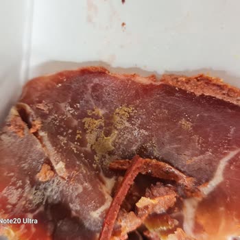 Şahin Sucukları Buzdolabında Küflenmiş Pastırma Şikayeti