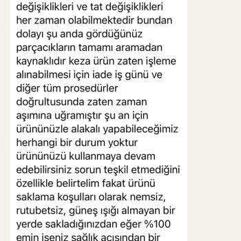 HIQ Nutrition İçinden Siyah Ne Olduğu Belirsiz Şeyler Çıkıyor