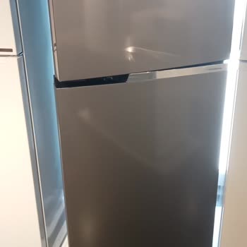 Yeni Alınan Arçelik Buzdolabı Su Akıtıyor Ve Parkeler Zarar Görüyor!