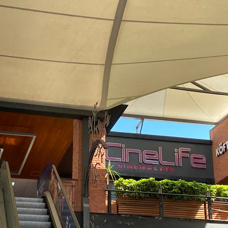 My CineLife Sinemaları Cinelife Menemen Novada Çalışanlarının Geç Gelmesi