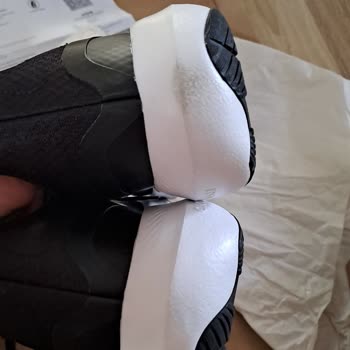 İkinci El Ayakkabı Şoku: Intersport'tan Büyük Hayal Kırıklığı!