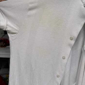 Mad Parfüm Gömlekte Sarı Leke