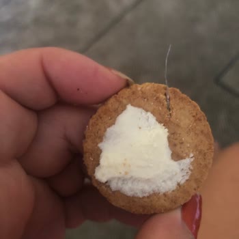 Eti Gıda Bisküviden Tel Çıktı