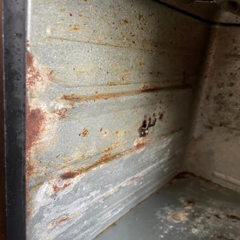 Kiwi Home Kiwi Airfryerin İçinin Tamamen Paslanma Faciası