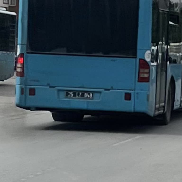 Erzurum Büyükşehir Belediyesi Otobüs Durakta Durmadı