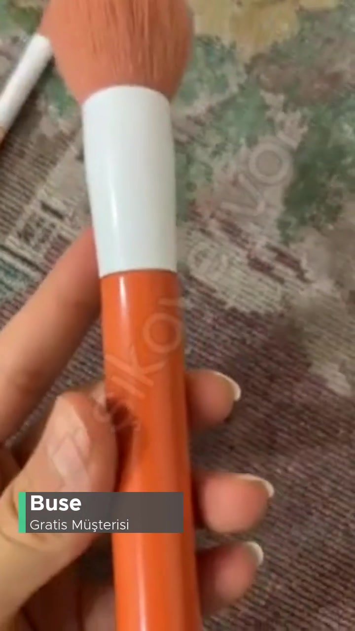 Gratis'ten Aldığım Makyaj Fırçaları Soyuluyor! videonun kapak resmi