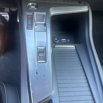 Odak Peugeot 308 Model Aracın Vites Konsol Soyulması