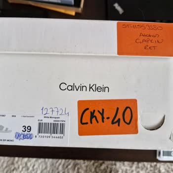 Calvin Klein Terlik Eşimin Ayaklarını Yara Yaptı.