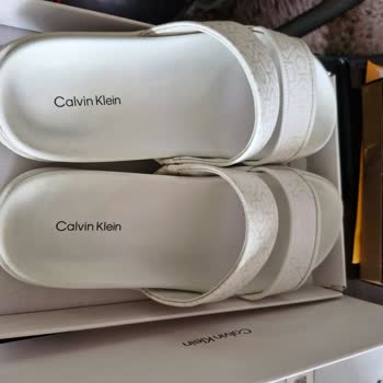 Calvin Klein Terlik Eşimin Ayaklarını Yara Yaptı.