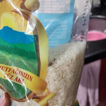 A101 Kelebek Ve Kurtçuklarla Dolu Pirinç Paketi