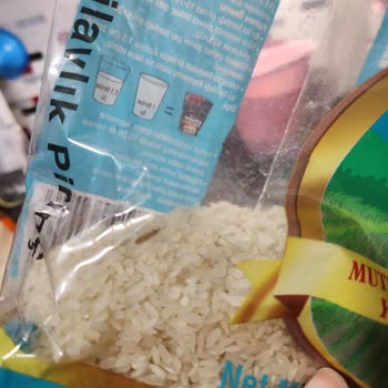 A101 Kelebek Ve Kurtçuklarla Dolu Pirinç Paketi