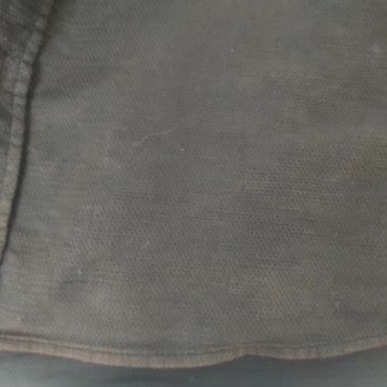 Mavi Markalı Siyah Gömleğin Rengi Soldu