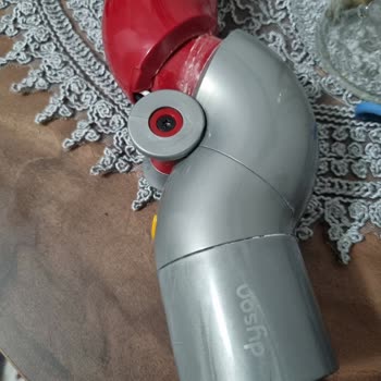Dyson V15 Süpürgenin Mobilya Altı Aparatı Çat Diye Kırıldı
