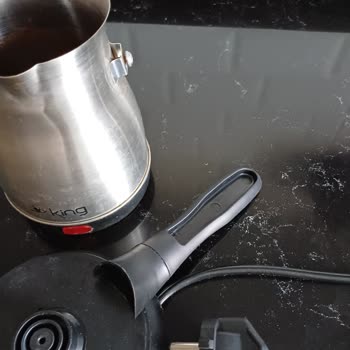 King Cezvenin Sapı Çıktı Kolum Yandı