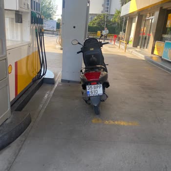 Shell İstasyonunda Uzun Bekleyiş Ve İlgisiz Hizmet