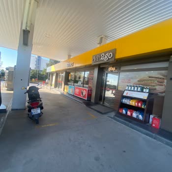 Shell İstasyonunda Uzun Bekleyiş Ve İlgisiz Hizmet