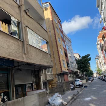 Küçükçekmece Belediyesi Mahalledeki Çöp Sorununa Dikkat