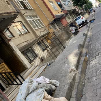 Küçükçekmece Belediyesi Mahalledeki Çöp Sorununa Dikkat