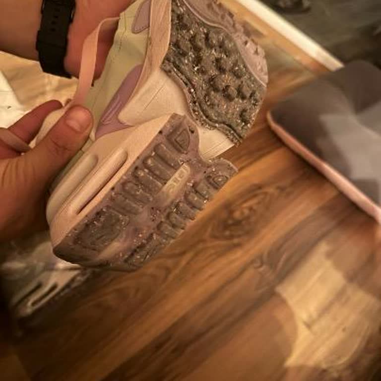 Sneaks Up 2 Ayda Yırtılan Ayakkabıya Çözüm Yok