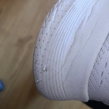 Skechers Orijinal Mağazadan Alınan Ürün Yan Taraf Çatlaması