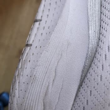 Skechers Orijinal Mağazadan Alınan Ürün Yan Taraf Çatlaması