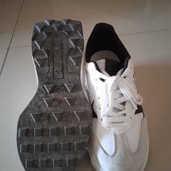 Guess Ayakkabım İnanılmaz Kayıyor