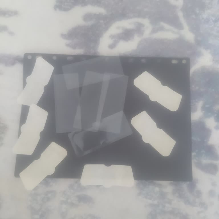 Bee Beauty Siyah Nokta Bandının Yapışkan Özelliği Yok!