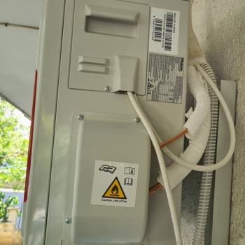 Hisense Klimaanlage 12000 BTU unprofessionelle Installation und defekte Ablaufsysteme