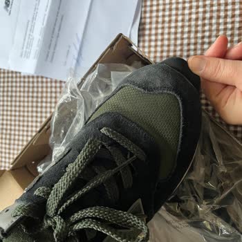 New Balance Sportschuhe vorne aufgerissen nach nur wenigen Tagen Nutzung, Umtausch abgelehnt