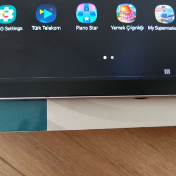 Samsung Tablet Ekranındaki Çizgiler
