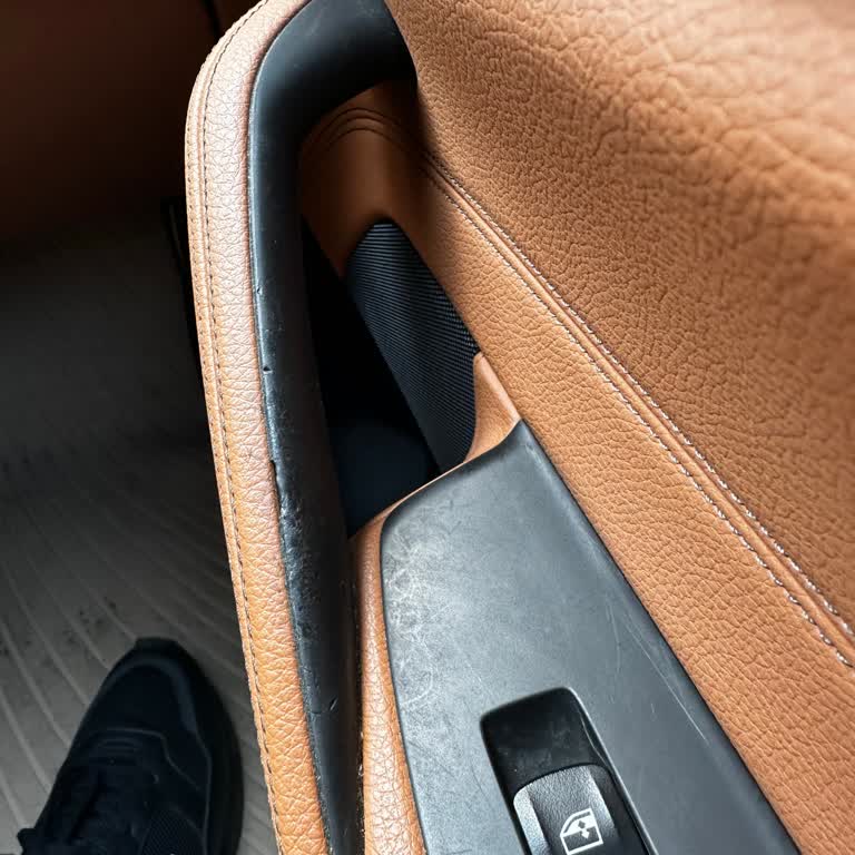 BMW 520i Araçlarda Kapı Kolu Plastiğinin Erimesi