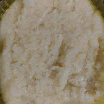 Peysan Sari Renk Peynir Helvasını Beyazlatıp Kap Rengini Sarıya Boyaması