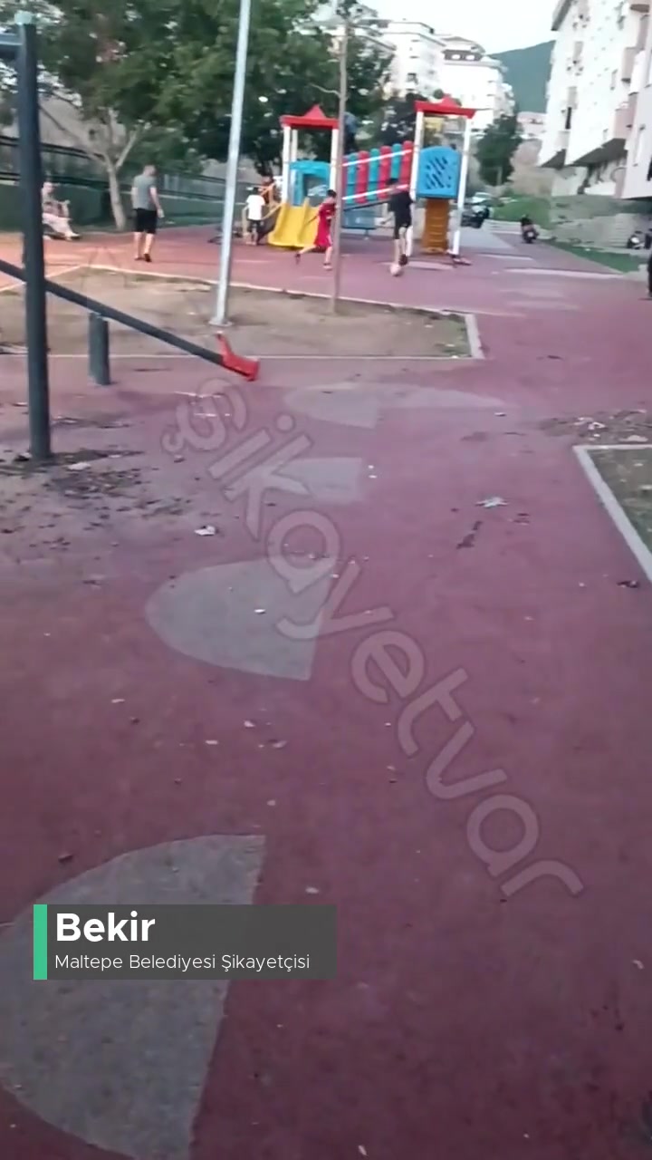 Maltepe Fındıklı Mahallesi Park Çöp İçinde Senem Sokak! videonun kapak resmi
