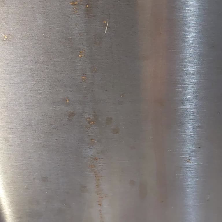 Bosch Buzdolabı Kapılarda Oluşan Paslanmalar Ve İç Kısımlarda Sulanma