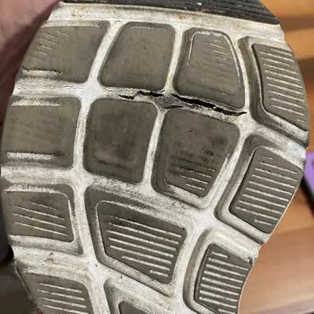 Skechers Ürünün Arkasında Durmuyor