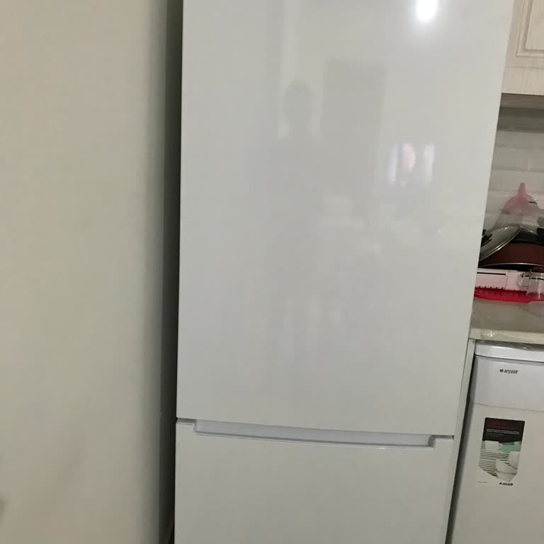 Arçelik Buzdolabı Sorunları: Gürültü, Çatlaklar ve Çözüm Beklentisi