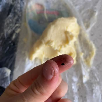 Hakmar Göynük Tereyağın İçinde Siyah Parçalar Çıktı