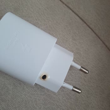 Samsung Şarj Aleti Patladı