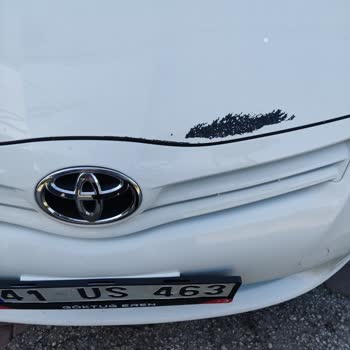Toyota Aracının Arkasında Durmuyor.