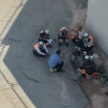 Şehitkamil Belediyesi Şehitkamil İşçileri Çalışmıyor Yatıyor
