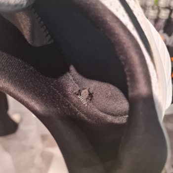 FLO In Street Mağazası Kusurlu Ürünü Değiştirmemesi...