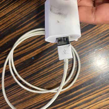 Apple Şarj Aleti Patladı