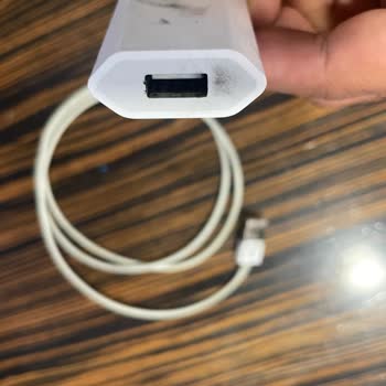 Apple Şarj Aleti Patladı