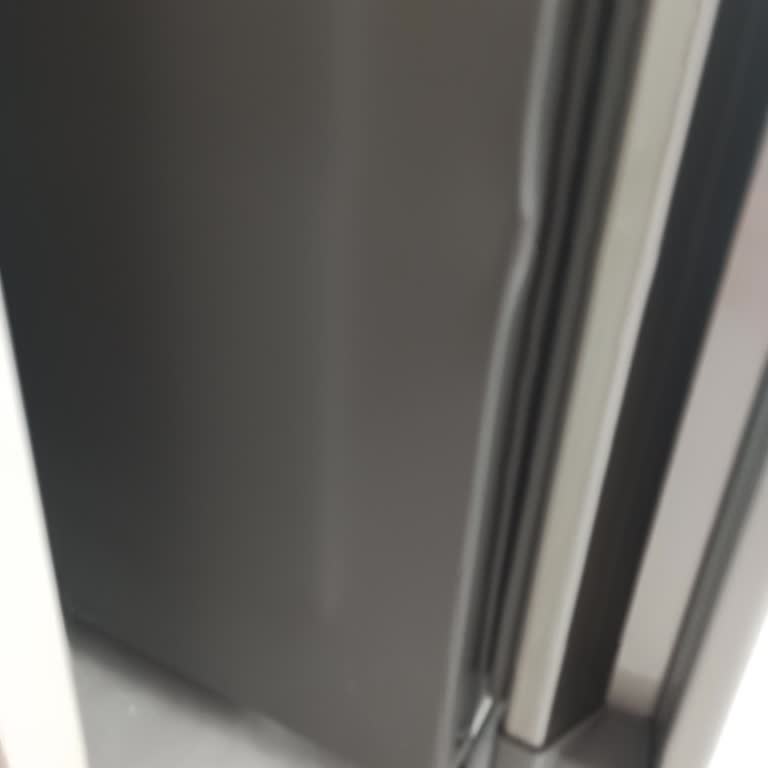 Bosch Hasarlı Buzdolabı Ve İlgisiz Servis