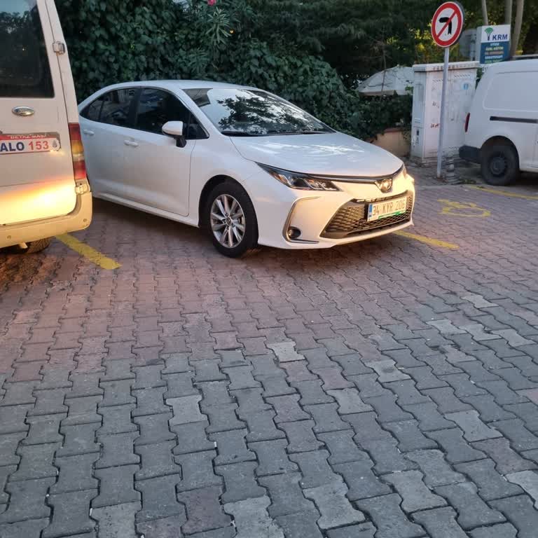 Koşuyolu Kirpi Cafe Valelerinin Engelli Araç Parkını Kullanmaları