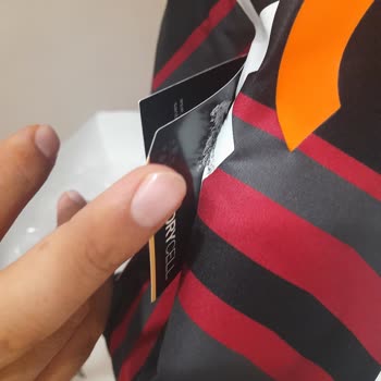 GS Store Hatalı Baskı Forma Yazısına Yapışık Etiket