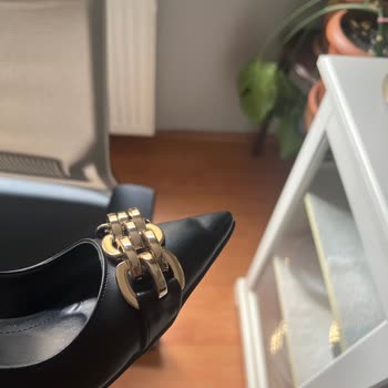 Nine West Sivri Burun 1 Giyişte Kırıldı